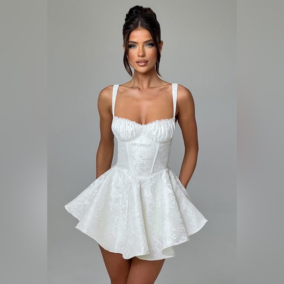 Elegant White Jumpsuit - Picture 1 of 8